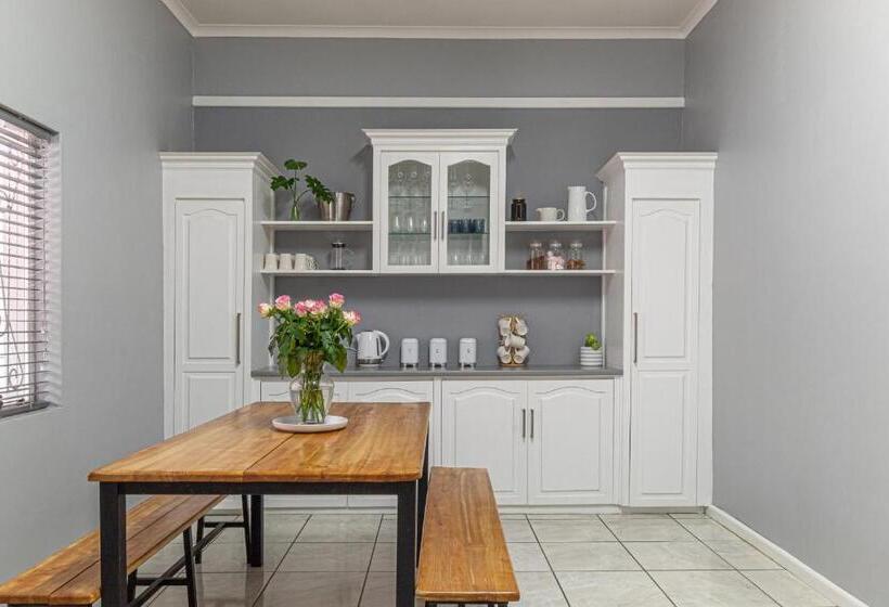 بنسيون Hoogwater Family House