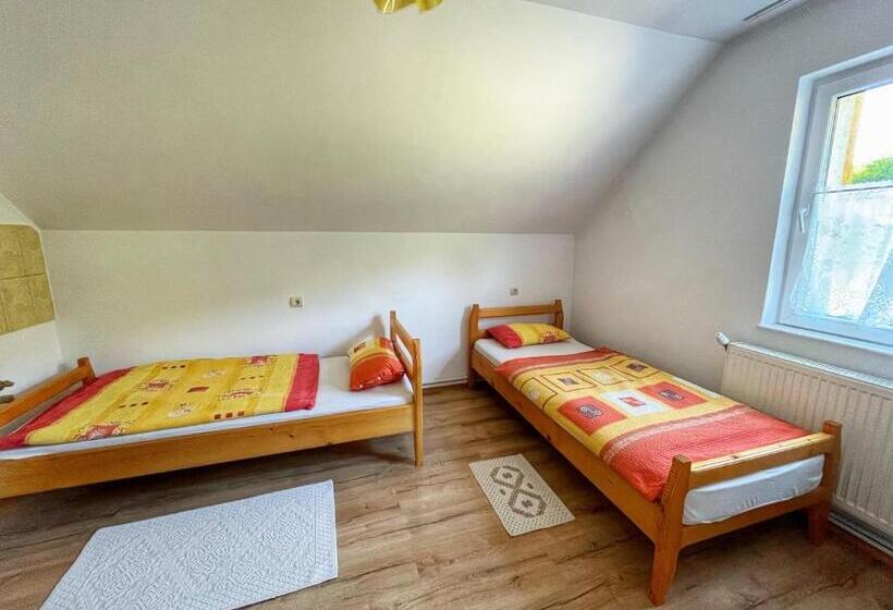 بنسيون Kati Guesthouse