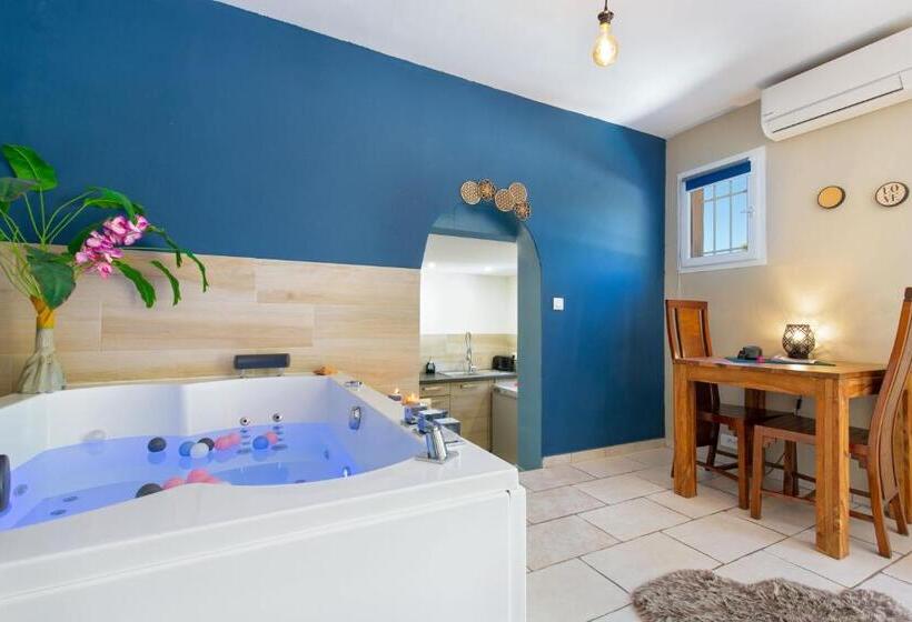 بنسيون Appartement Jacuzzi 4 étoiles   Love Room Beauté