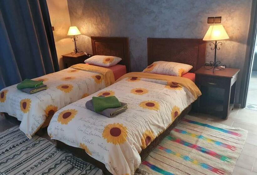 פנסיון Riad Anis