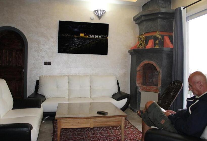 פנסיון Riad Anis