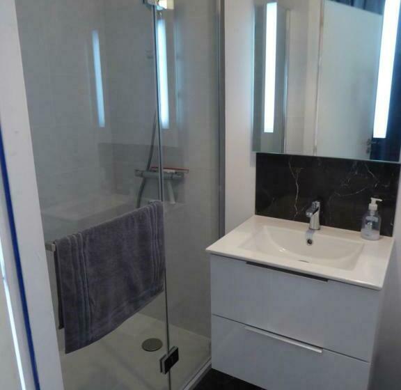 펜션 Studiocaroline44, 2 Studios Entre La Ville Et La Mer, Parking, Cuisine, Moins De 15min De L Aéroport