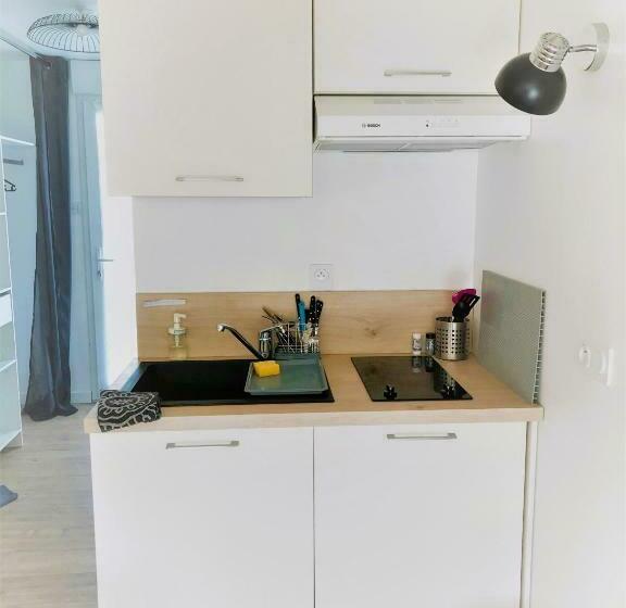 펜션 Studiocaroline44, 2 Studios Entre La Ville Et La Mer, Parking, Cuisine, Moins De 15min De L Aéroport