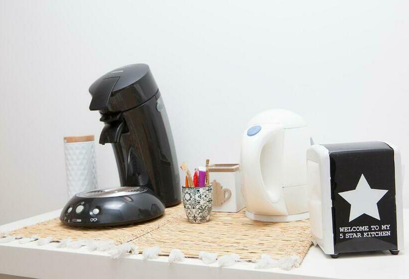 펜션 Studiocaroline44, 2 Studios Entre La Ville Et La Mer, Parking, Cuisine, Moins De 15min De L Aéroport