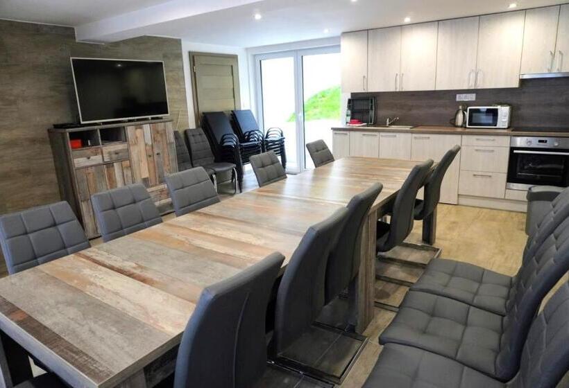 פנסיון Vila Lada