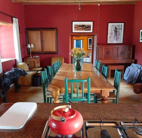 بنسيون Zeekoegat Historical Homestead