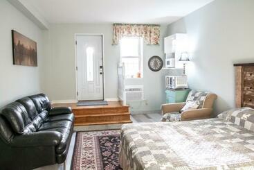 The Jypsy Inn / Fifth Avenue