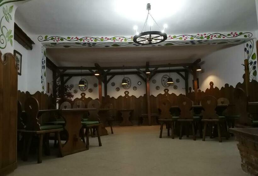 مبيت وإفطار Gomba Panzió