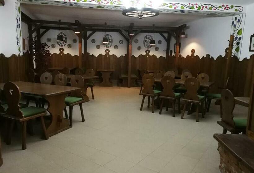 مبيت وإفطار Gomba Panzió