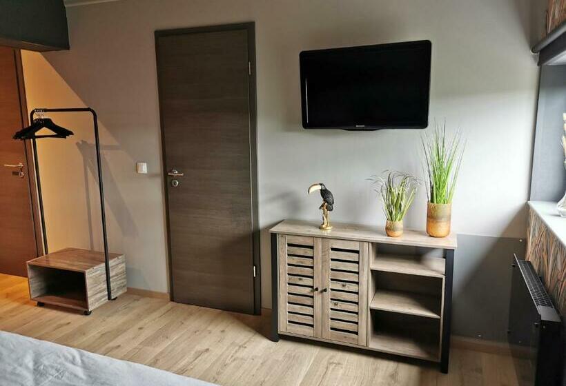 مبيت وإفطار Les Suites De Meiz