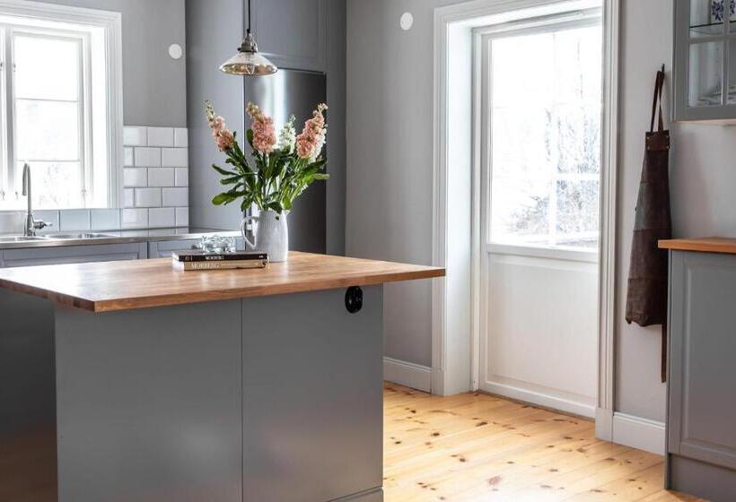 فندق Bergs Gård & Hållsvikens Gård