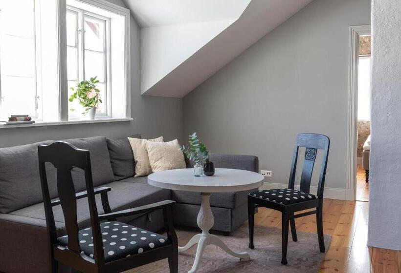 فندق Bergs Gård & Hållsvikens Gård