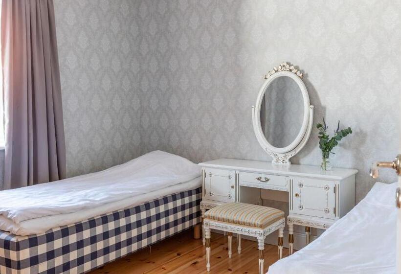 فندق Bergs Gård & Hållsvikens Gård