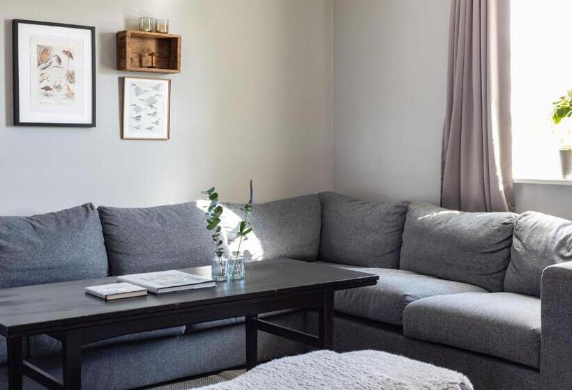 فندق Bergs Gård & Hållsvikens Gård