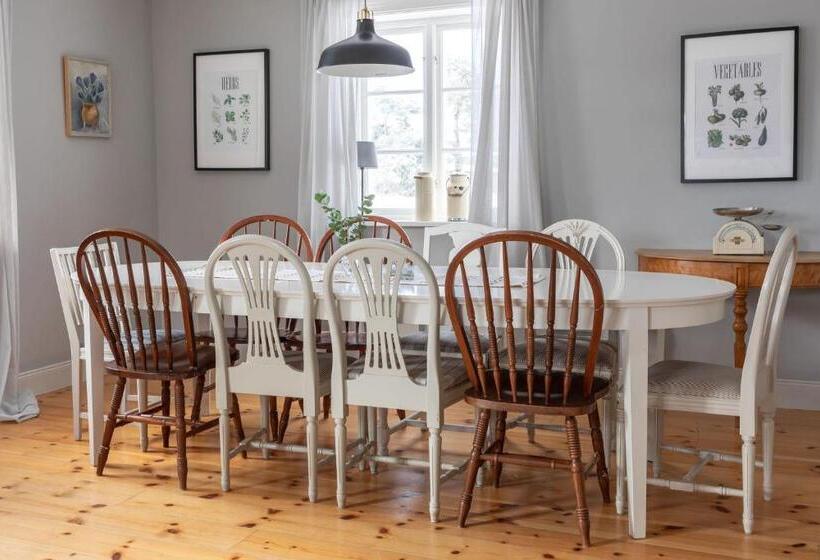 فندق Bergs Gård & Hållsvikens Gård