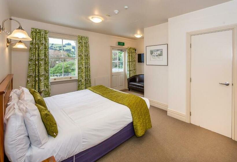 The Grand Hotel & Bar   Akaroa