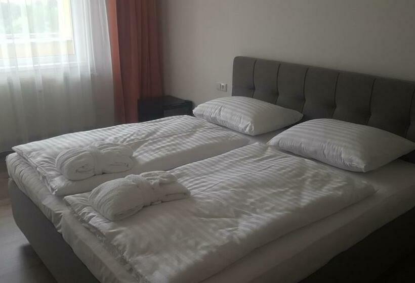 Ubytování Hanka V Hotelovém Pokoji C408 Top View