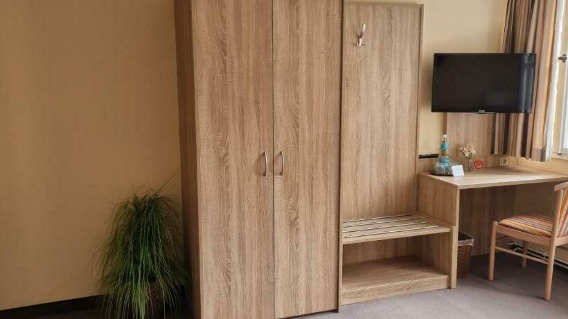 בית מלון כפרי Zum Schloss