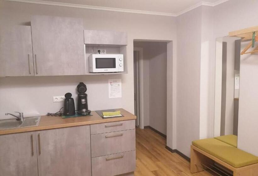 Motel Q Das Kleine Stadt