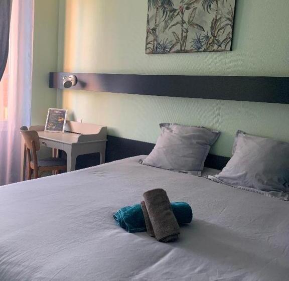 بنسيون Caveau Du Rond Point