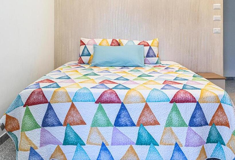 Пансион Mola’s Square House