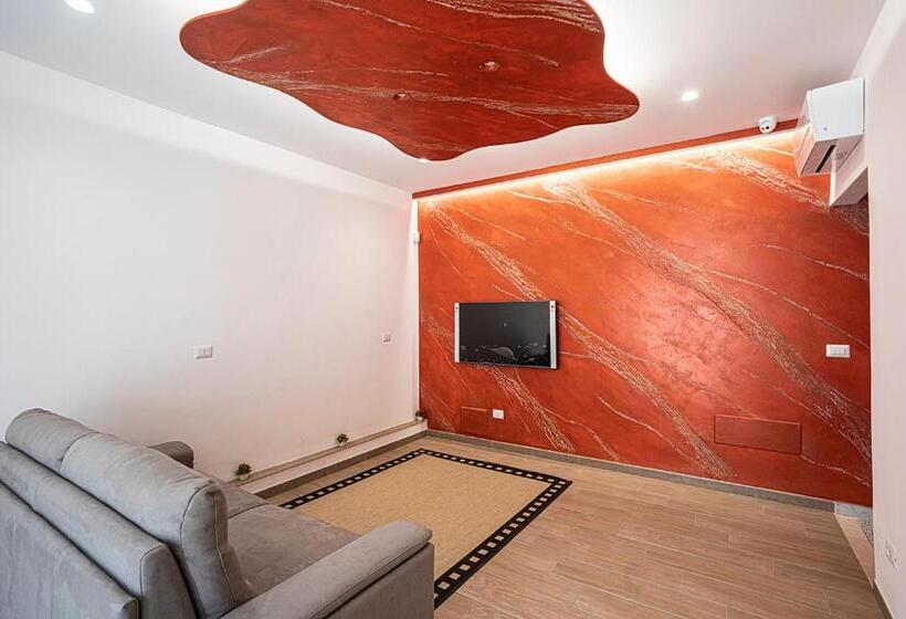 Пансион Mola’s Square House