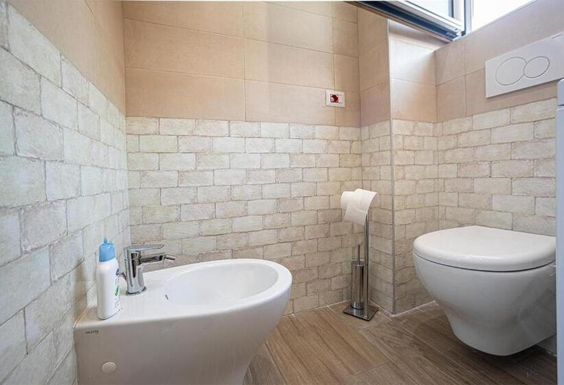 Пансион Mola’s Square House