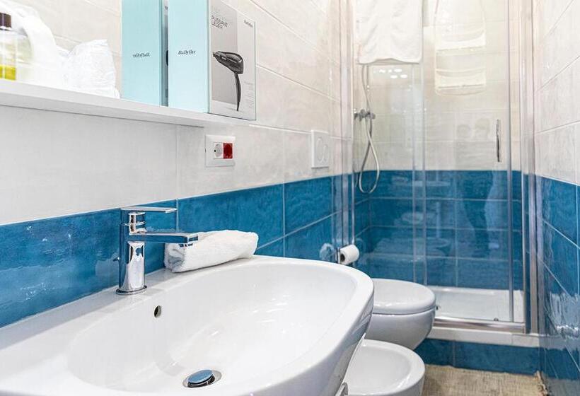 Пансион Mola’s Square House