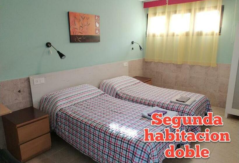 فندق صغير Family House Gijón