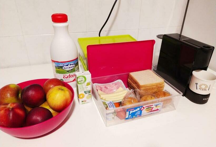 فندق صغير Family House Gijón