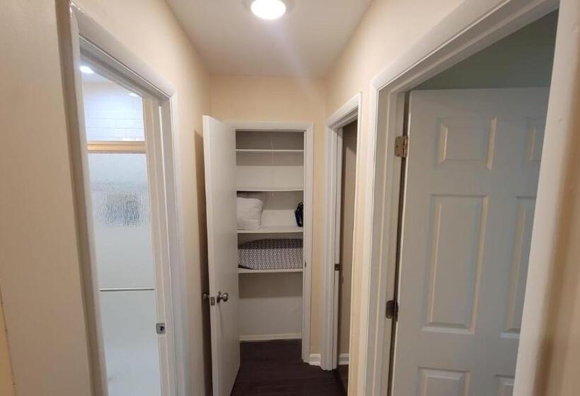 Bed and Breakfast Hhi Homes Llc