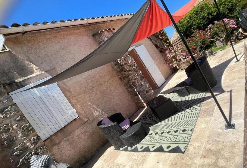 Bed and Breakfast Suite Saint Esteve Avec Balneo Au Cœur D Un Hameau