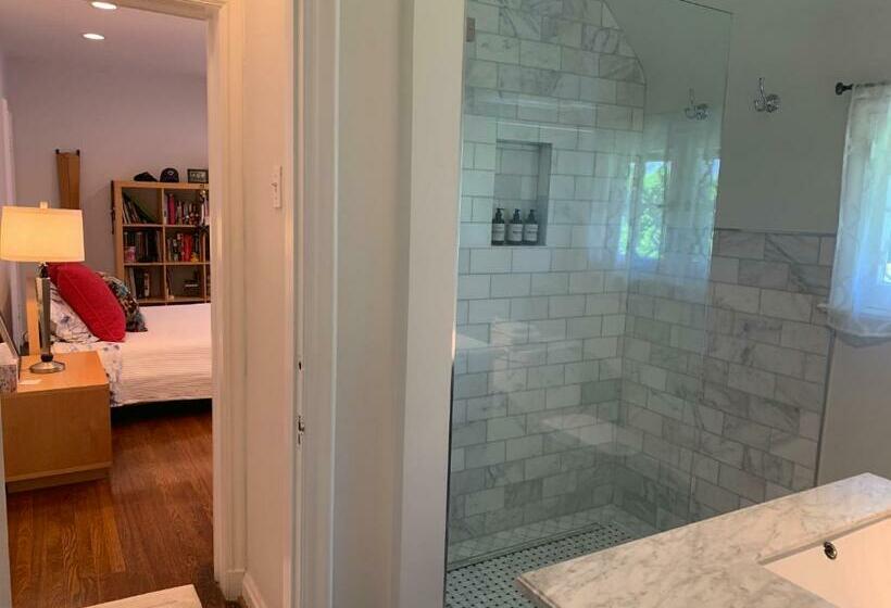 بنسيون Beautiful Airy Architectdesigned Room And Brand New Private Luxe Bathroom