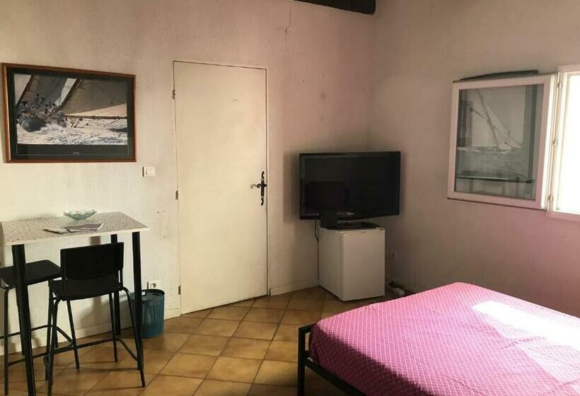 بنسيون Chambre Climatisée Avec Sdb Privée Dans Une Villa Avec Piscine Ouverte D Avril à Mi Octobre