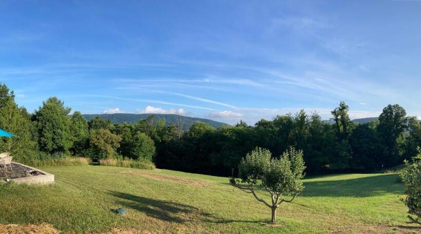 פנסיון Eden S Echoes Country Retreat