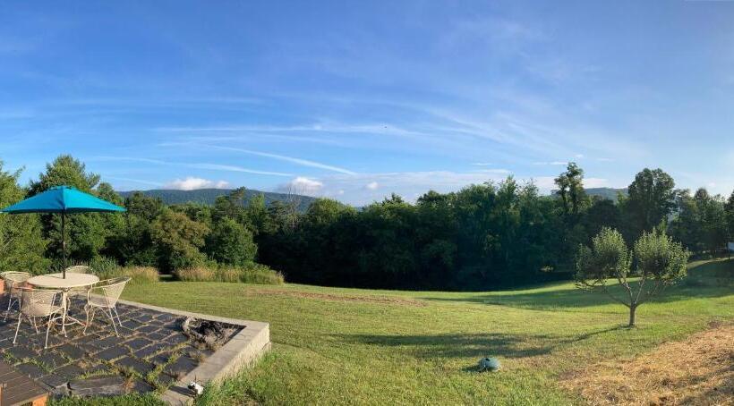 פנסיון Eden S Echoes Country Retreat