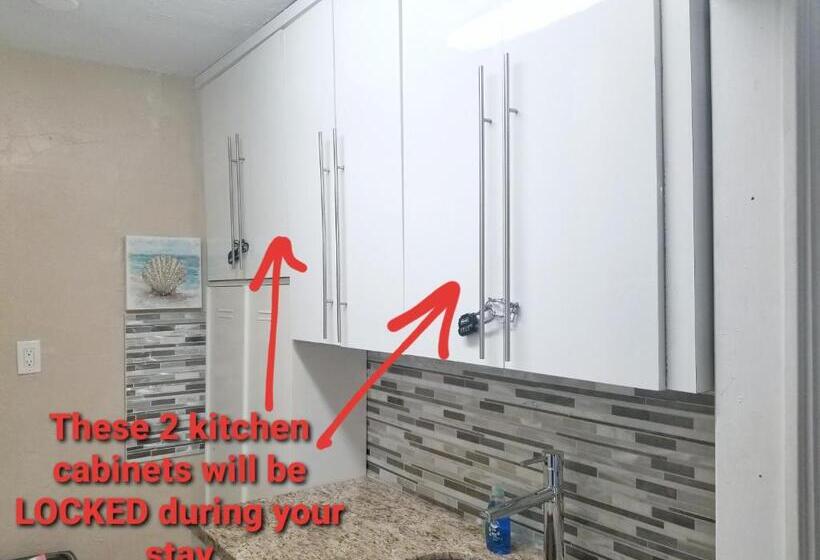 Пансион Glam Private Studio 4 Miles From Beach