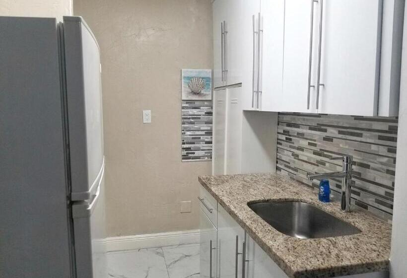 پانسیون Glam Private Studio 4 Miles From Beach