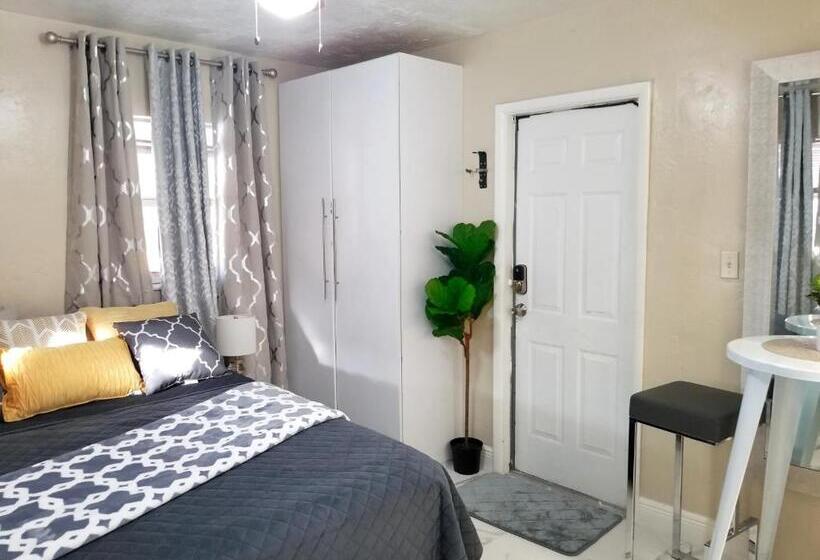 پانسیون Glam Private Studio 4 Miles From Beach