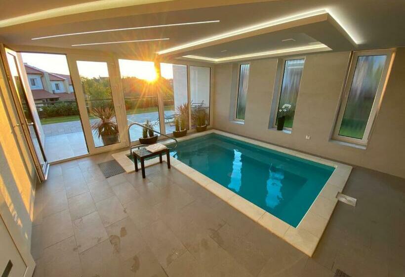 ペンション Magnolia Room & Spa   Adults Only