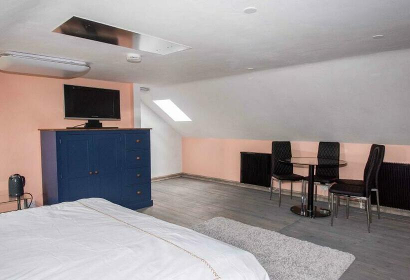 بنسيون Robinas Cotswold Coach House