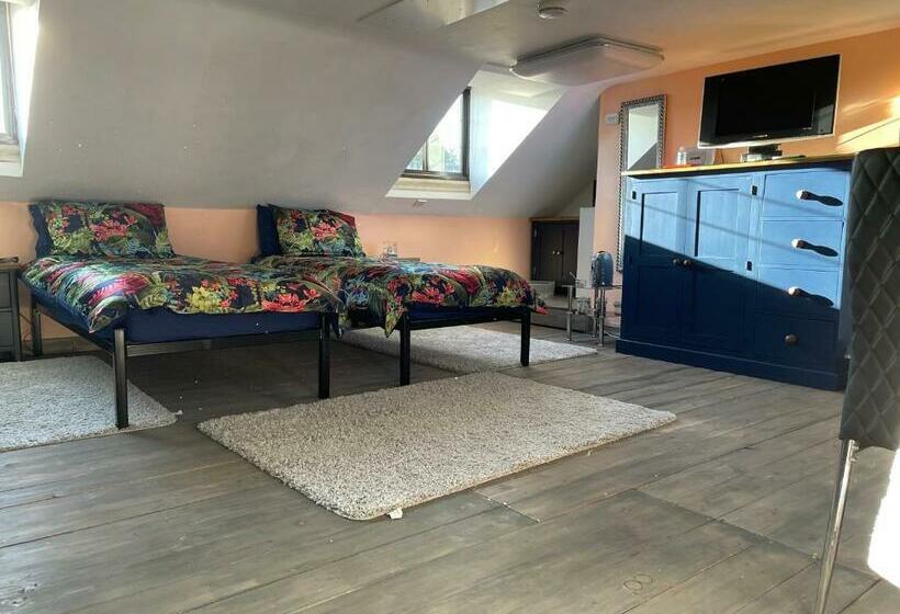 بنسيون Robinas Cotswold Coach House