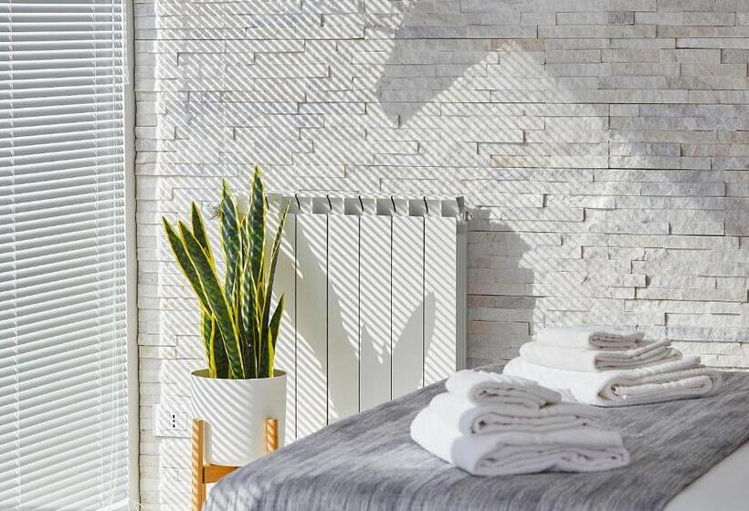 Porta Del Golfo Apartments & Suites