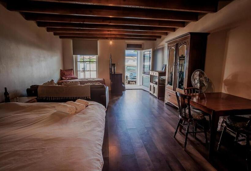 הוסטל Barrel And Blues Inn