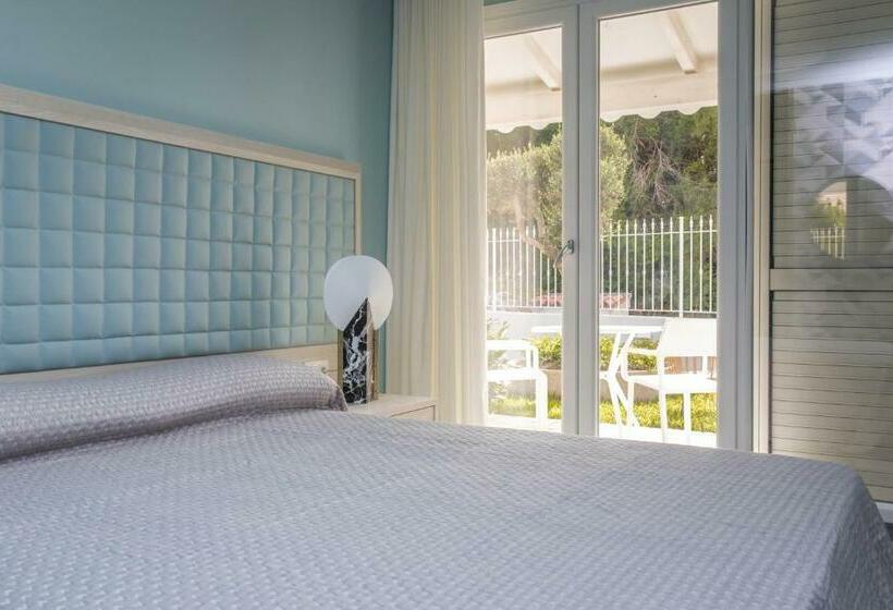 تختخواب و صبحانه 4essences Boutique Rooms