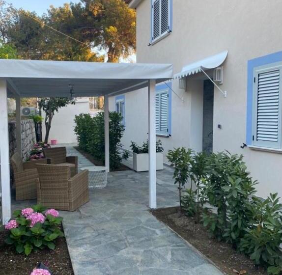 تختخواب و صبحانه 4essences Boutique Rooms