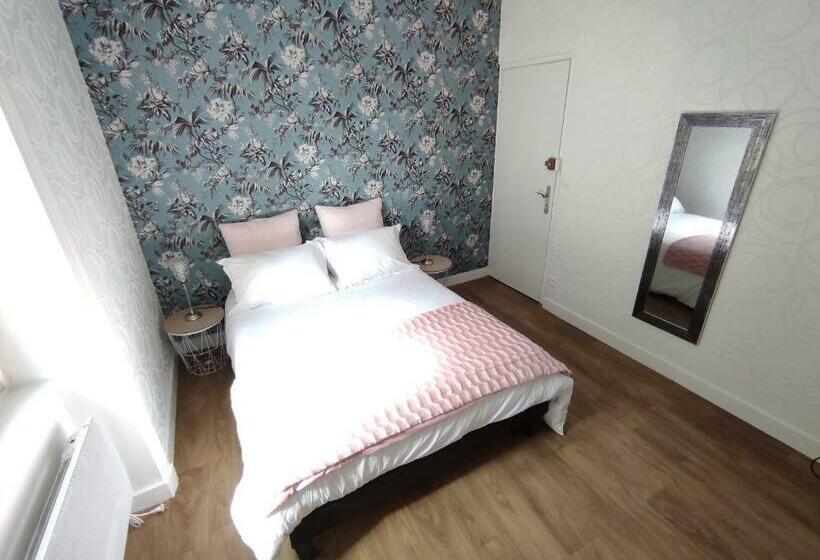 住宿加早餐  Appartement Bagnols   Les Meublés Des Pierres Dorées