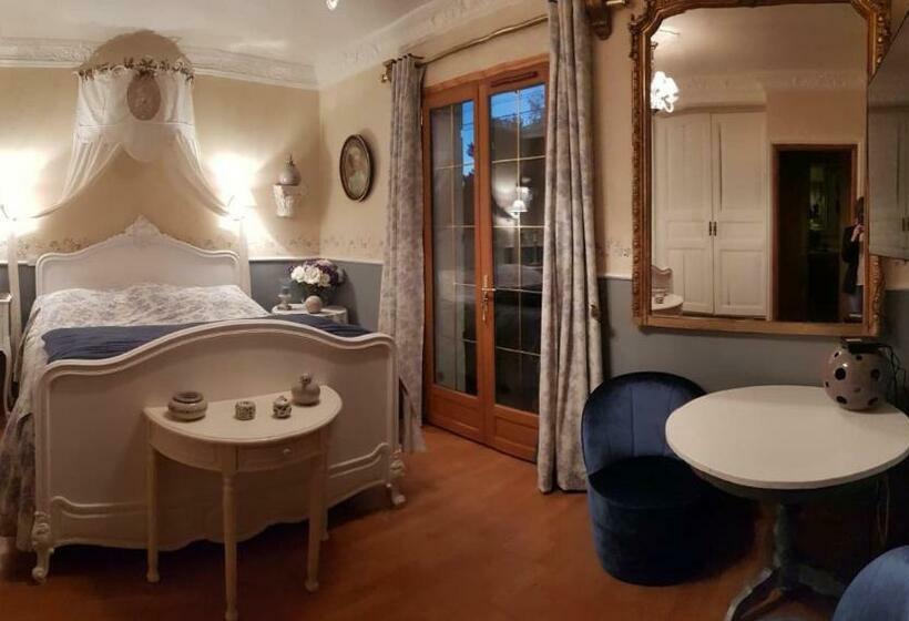 مبيت وإفطار La Marlottine