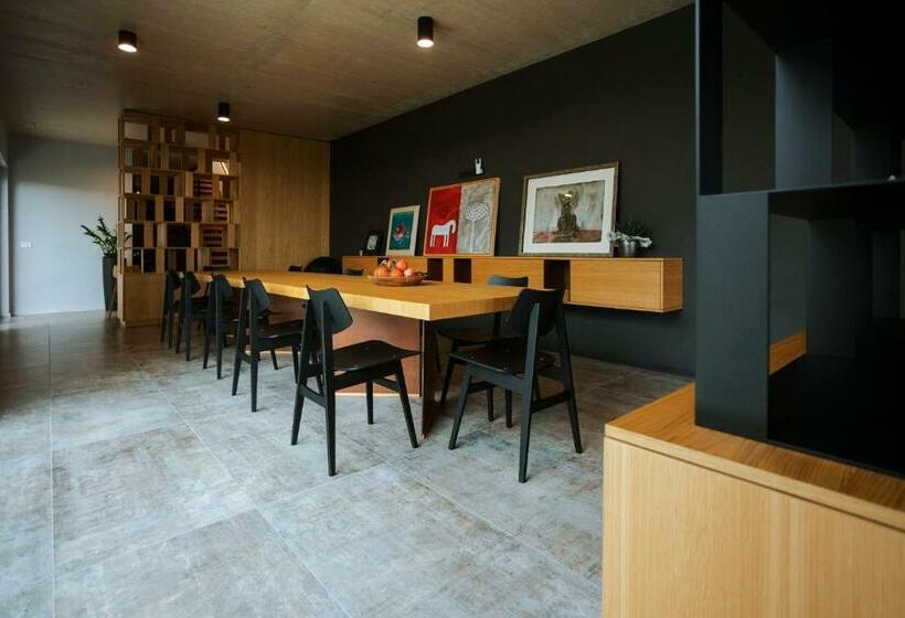 مبيت وإفطار Tavarneta Estate