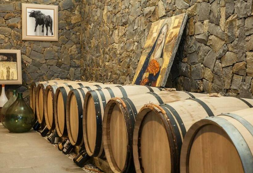 مبيت وإفطار Tavarneta Estate